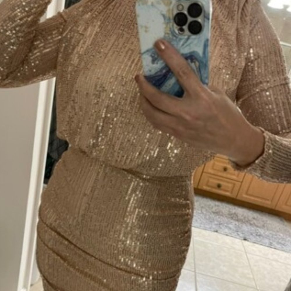 GOREGOUS Long Sleeved Gold Sequin Bodycon Mini Dre - Picture 7 of 8